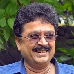 SVe. Sekar 飾演 Madhumitha's Father