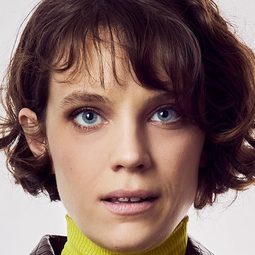 Carlotta Gamba 飾演 Beatrice