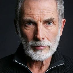 Héctor Noguera - 流亡詩人聶魯達演員 飾演