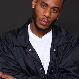 Courtney Burrell 飾演 Aj