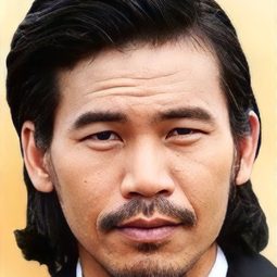 Torpong Kul-On 飾演 Poo