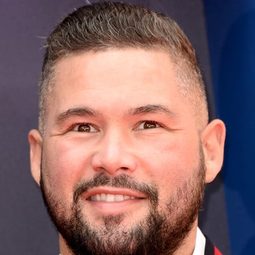 Tony Bellew 飾演 'Pretty' Ricky Conlan