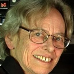 Shaila Rubin - 送信到哥本哈根演員 飾演Vineyard Owner