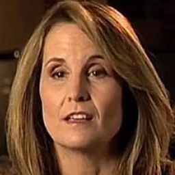 Holly Maples 飾演 Elkerton Police Officer