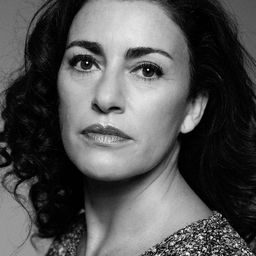 Maria Olga Matte - 他們的自由年代演員 飾演Contest Journalist