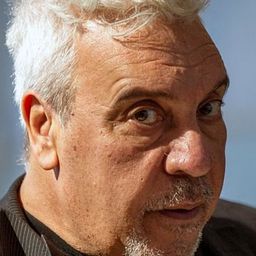 Coco Sily 飾演 Manager (voice)