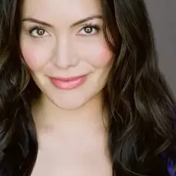 Mia Riverton 飾演 Mia Scarlett