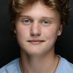 Artem Bashenin - Hockey Dads演員 飾演Pashka