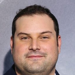 Max Adler 飾演 Billy Kobrin