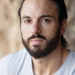 Andrei Claude 飾演 Tristan de Leon