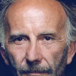 Nicola Di Pinto 飾演 Luigi