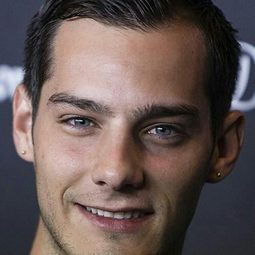 喬·博斯克 - 神聖足球隊演員 飾演Simón