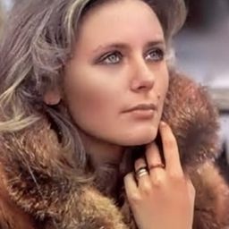 Raika Juri 飾演 la moglie di Miguel