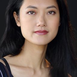 Angie Ip 飾演 Kimberly