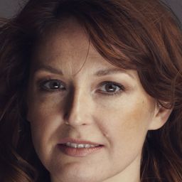 路易絲米耶里茲 飾演 Josephine