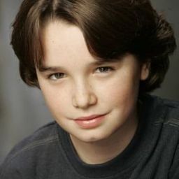 Ethan Dampf 飾演 Matt Brewer