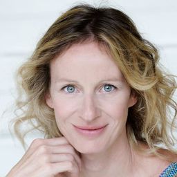 蘿貝塔·羅威利 飾演 Anna Milligan