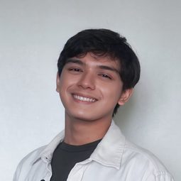 Noel Comia Jr. 飾演 