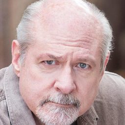 Tom McElroy 飾演 Sergeant Flannigan