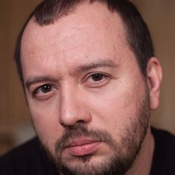 Denis Pyanov 飾演 Man at the Phone Booth