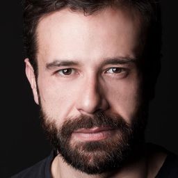 Vítor Alves da Silva 飾演 Football Announcer (Voice)