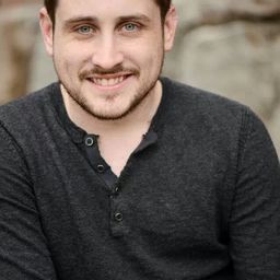 Adam Teper - 鬼附身演員 飾演Therapy Teen