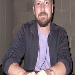 Tomm Coker 飾演 Dr. Giggles