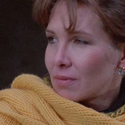 Kelly Piper 飾演 Nurse