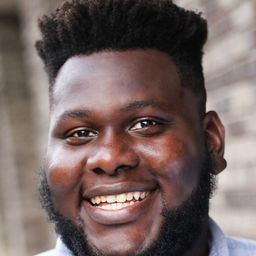 Atkins Estimonds 飾演 Sgt. Duke Hudson