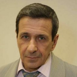 Boris Smolkin - 祝你好運演員 飾演Doctor