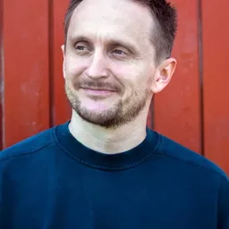 湯米·維爾科拉 - 狂鯊風暴導演