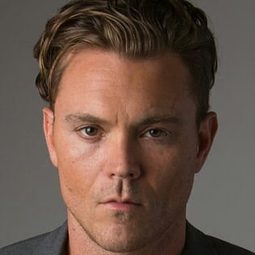 克雷恩·柯洛佛 飾演 John Taylor