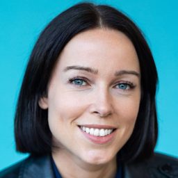 艾佛琳·路易斯·皮亞托 飾演 