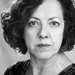 Mary Roscoe 飾演 Verena