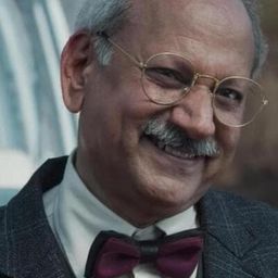 Ramakant Dayma 飾演 