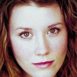 Courtney Cole-Fendley 飾演 Dorothy Platt