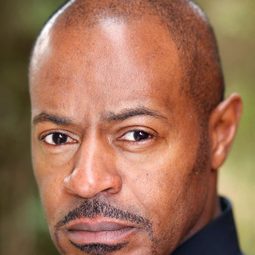 Jeff Alexander 飾演 Timmons