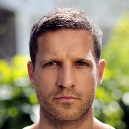 Paris Stangl - 叛諜追擊5：身份重啟演員 飾演Athens Alpha Agent