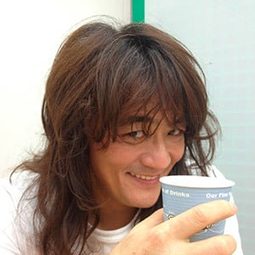 福山 芳樹 飾演 