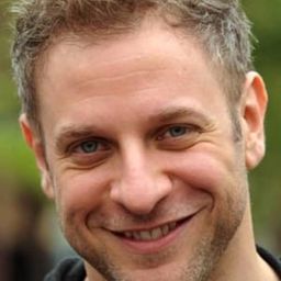 迪亞哥·琴泰爾 飾演 Charlie