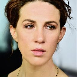 Claudia Coli - 傳奇舞者卡娜演員 飾演De Calboli