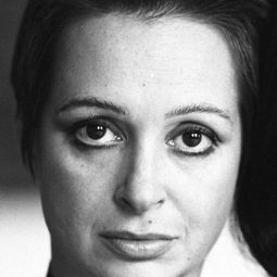 Adriana Asti - 洛可兄弟演員 飾演Laundry Worker