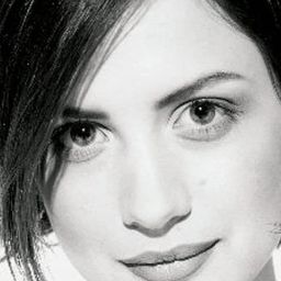 Andrea Sheldon 飾演 Tracey Seavers