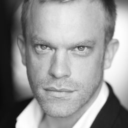 William Beck 飾演 John Thorpe