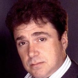 麥可·瑞斯波利 - 危險機密演員 飾演Joseph Boffano