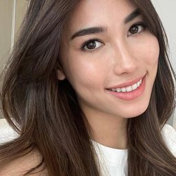 Frederika Cull 飾演 Anggie Sukma