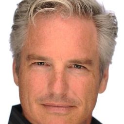 Jim Garrity - 子彈列車演員 飾演Senator