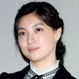 Jeon Su-Ji 飾演 