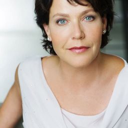 Janina Hartwig 飾演 Hanna Dietz