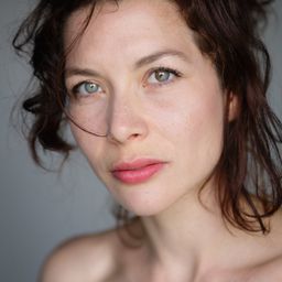 Fabienne Elaine Hollwege 飾演 Sofie